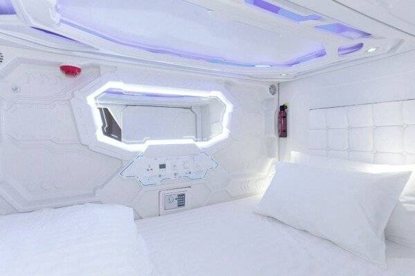 Capsule Room (Upper) - Time of stay: 18:00-9:00 (You stay 15 hours Overnight)