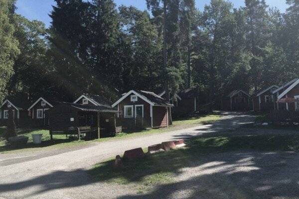 Large Cottage with Shared Bathroom