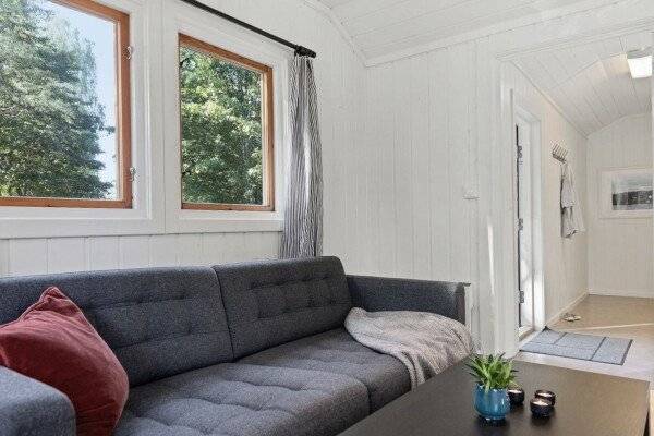 Two-Bedroom Cottage with Shared Bathroom