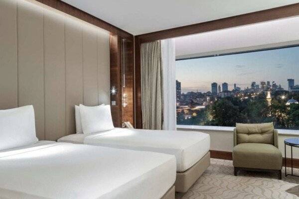 Deluxe Twin Room with Partial Bosphorus View