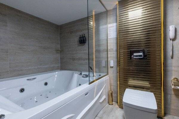 Family Suite with Jetted Tub