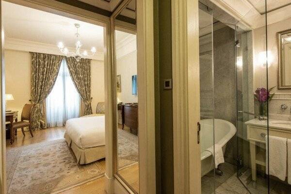 Deluxe Golden Horn Side Room King