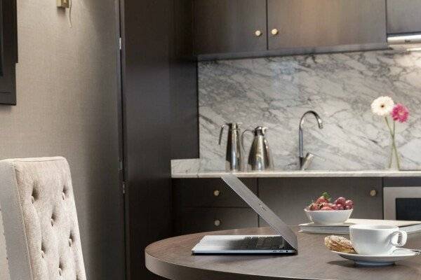 Suite with Kitchenette