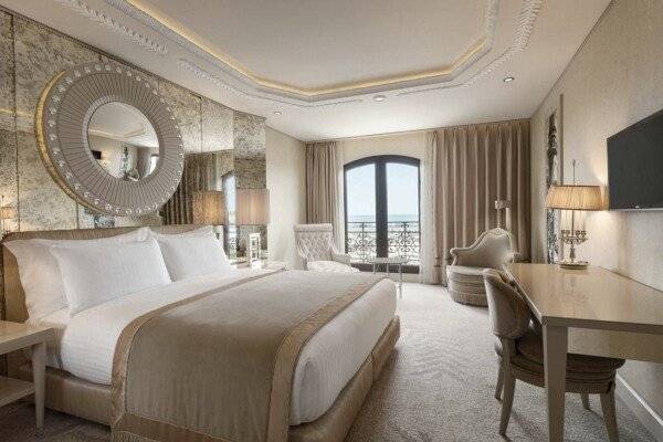 Deluxe King Room with Sea View