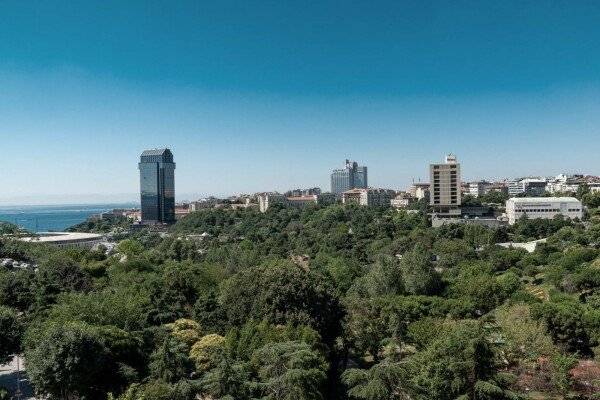 St. Regis Suite with Macka Park View (St. Regis Butler Service)